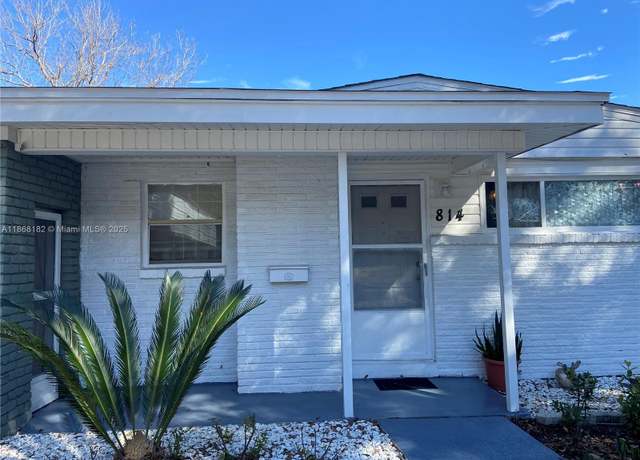 Property at 814 S Madison, FL 32505, 4 beds, 3.5 baths