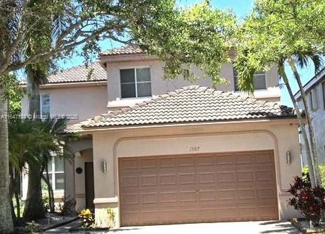 Property at 1587 Winterberry Ln, Weston, FL 33327, 5 beds, 3.5 baths