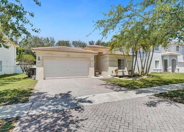 Property at 12711 SW 45th Dr, Miramar, FL 33027, 4 beds, 2.5 baths