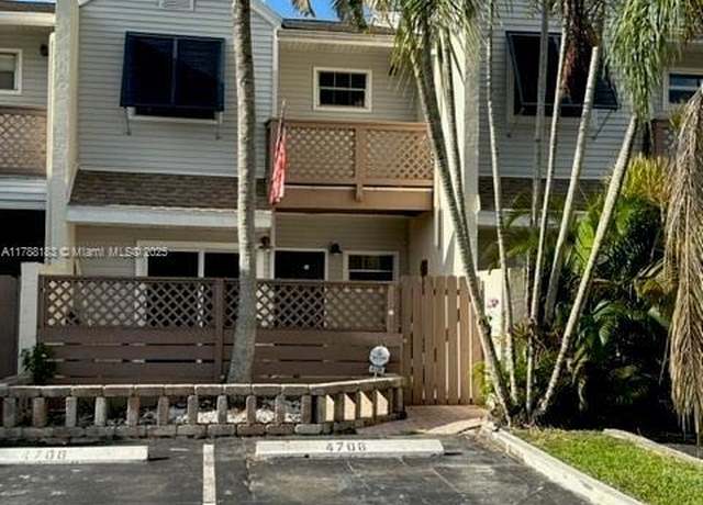 Property at 4706 S Hemingway Cir, Margate, FL 33063, 2 beds, 2.5 baths