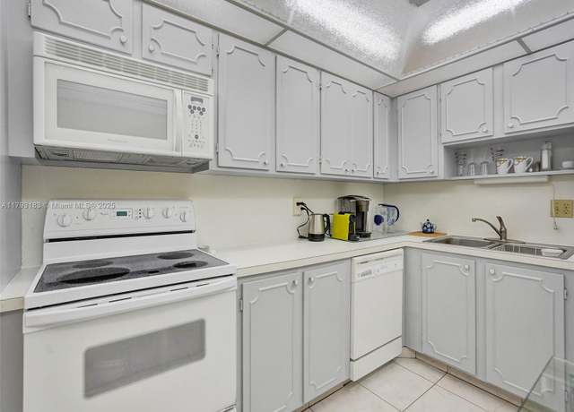 Property at 3113 S Ocean Dr #603, Hallandale Beach, FL 33009, 1 bed, 1 bath