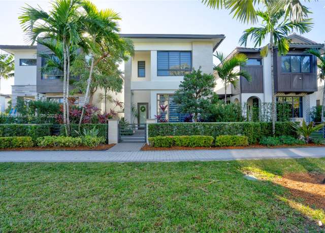 Property at 8213 NW 44th Ter, Doral, FL 33166, 4 beds, 3.5 baths