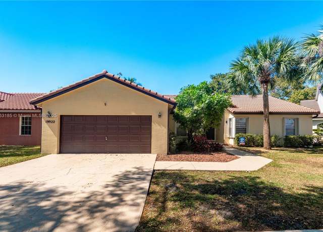 Property at 19922 NW 88th Ave, Hialeah, FL 33018, 3 beds, 2 baths