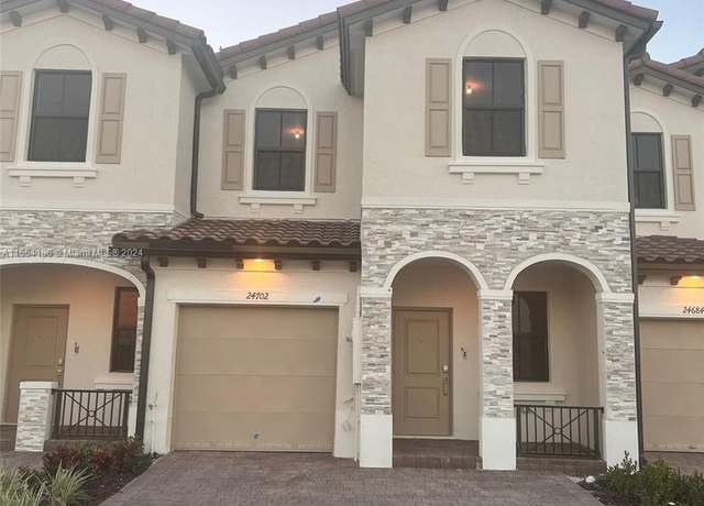 Property at 24702 SW 119th Ct, Homestead, FL 33032, 3 beds, 2.5 baths