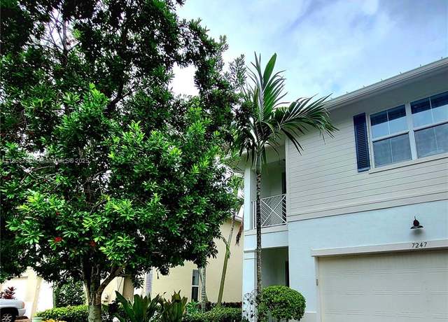Property at 7247 Oxford Ct, Palm Beach Gardens, FL 33418, 3 beds, 2.5 baths