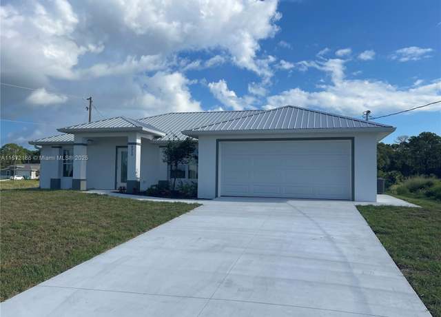 Property at 8050 Salem Cir, La Belle, FL 33935, 3 beds, 2 baths