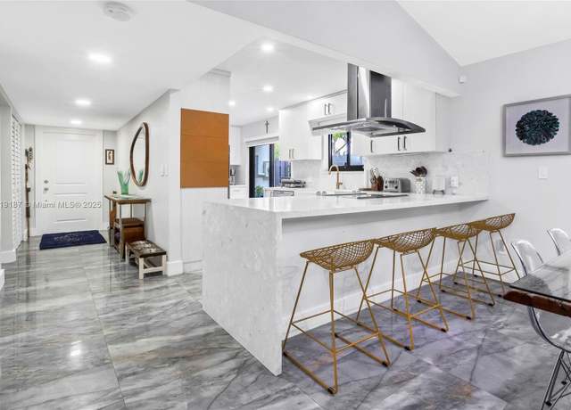 Property at 16039 Fairway Ln #113, Weston, FL 33326, 2 beds, 2 baths