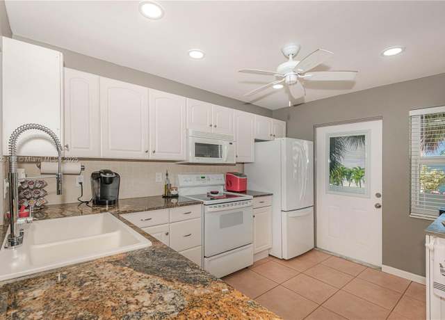 Property at 400 NE 14th Ave #214, Hallandale Beach, FL 33009, 2 beds, 2 baths