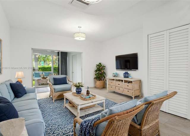 Property at 31 Whitehead Cir, Weston, FL 33326, 2 beds, 1.5 baths