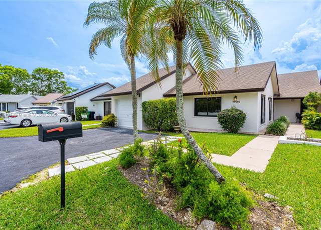 Property at 7106 SW 103rd Pl, Miami, FL 33173, 3 beds, 2 baths