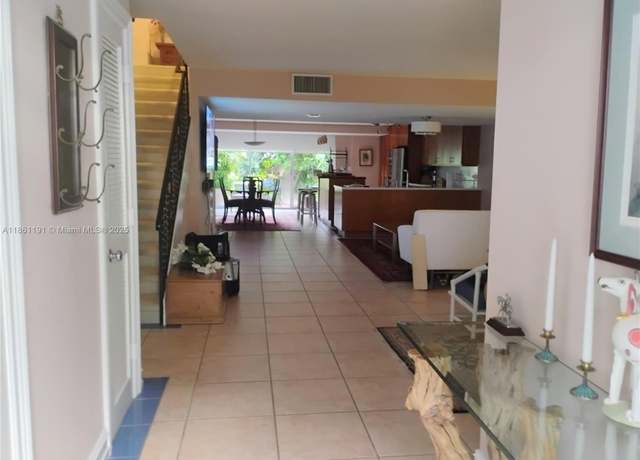 Property at 612 NE 27th Ave, Hallandale Beach, FL 33009, 2 beds, 52 baths