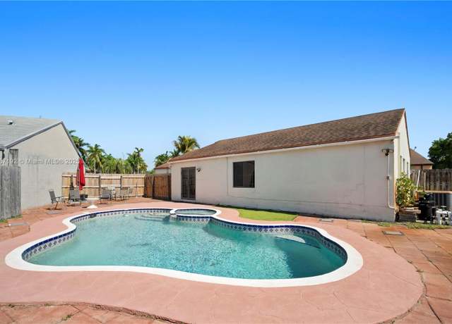 Property at 2431 SW 87th Ave, Miramar, FL 33025, 3 beds, 2 baths