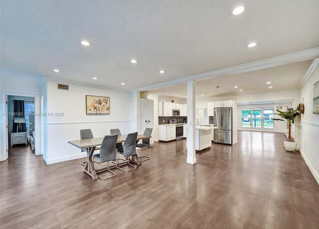 Property at 4721 W Park Rd, Hollywood, FL 33021, 5 beds, 4 baths