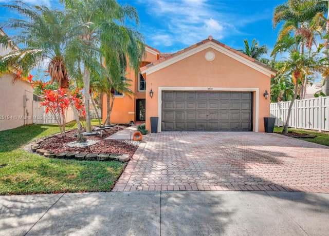 Property at 1070 Briar Ridge Rd, Weston, FL 33327, 4 beds, 2.5 baths