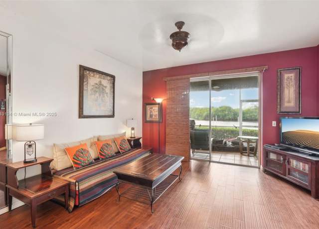 Property at 242 Newport #502, Naples, FL 34114, 2 beds, 2 baths