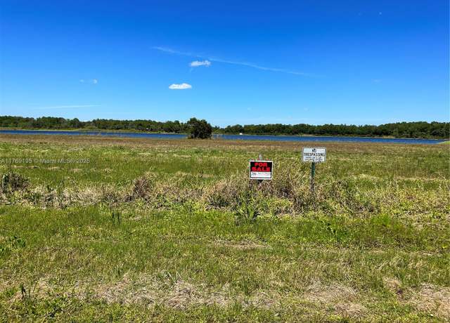 Property at 515 W Shady Hollow Blvd, Naples, FL 34120