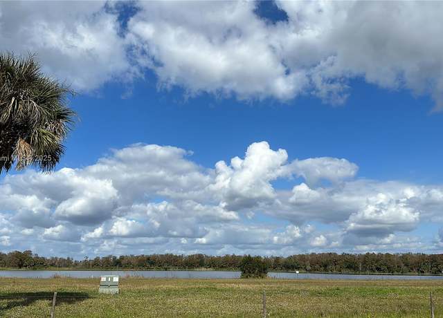 Property at 515 W Shady Hollow Blvd, Naples, FL 34120