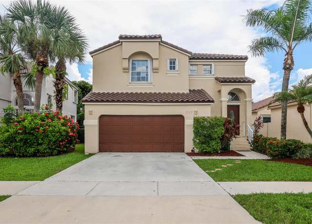 Property at 365 NW 154th Ave, Pembroke Pines, FL 33028, 3 beds, 2.5 baths