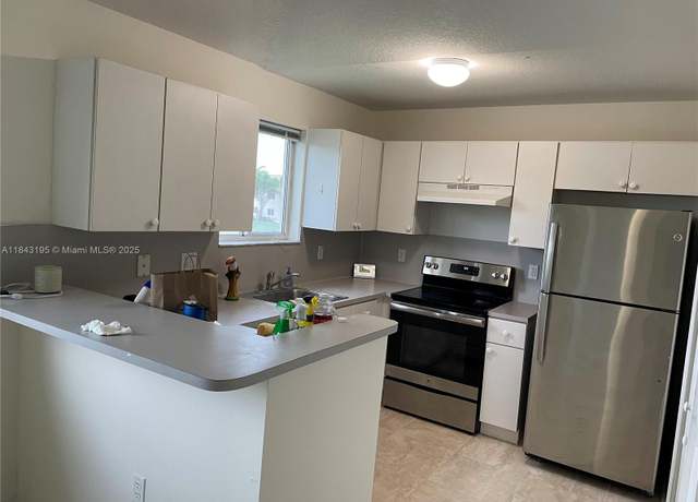 Property at 2621 SE 12th Rd #206, Homestead, FL 33035, 3 beds, 2 baths