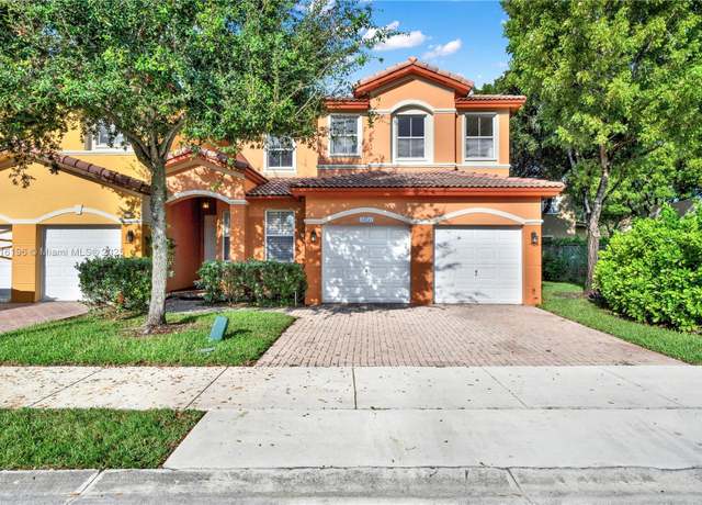Property at 8450 NW 113th Psge, Doral, FL 33178, 4 beds, 3 baths