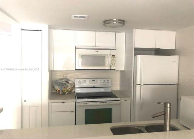 Property at 995 SW 84th Ave #124, Miami, FL 33144, 2 beds, 2 baths