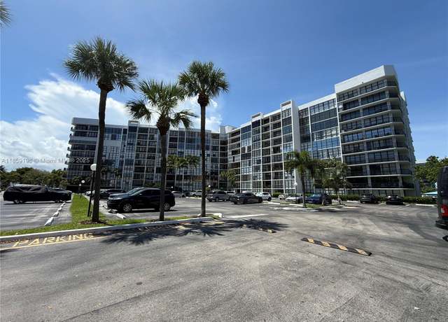 Property at 800 Parkview Dr #405, Hallandale Beach, FL 33009, 1 bed, 1.5 baths