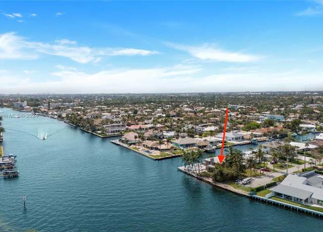 Property at 1558 SE 10th St, Deerfield Beach, FL 33441, 4 beds, 3.5 baths