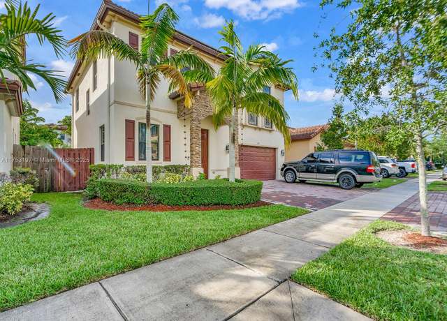 Property at 726 SE 37th Pl, Homestead, FL 33033, 4 beds, 2.5 baths