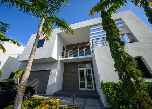 Property at 10126 NW 76th Ter, Doral, FL 33178, 5 beds, 5 baths