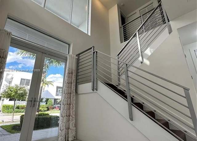 Property at 10126 NW 76th Ter, Doral, FL 33178, 5 beds, 5 baths