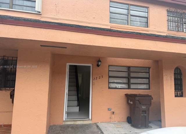 Property at 2225 W 53rd Pl #2225, Hialeah, FL 33016, 2 beds, 1.5 baths