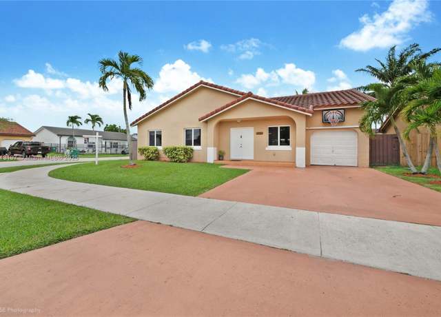 Property at 17188 SW 144th Pl, Miami, FL 33177, 4 beds, 2 baths