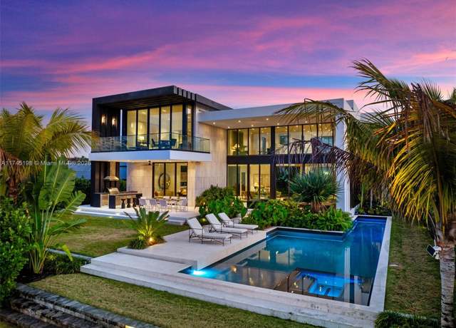 Property at 478 Tamarind Dr, Hallandale Beach, FL 33009, 7 beds, 7.5 baths