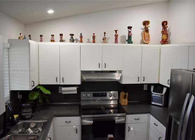 Property at 3240 W 70th St #101, Hialeah, FL 33018, 3 beds, 2 baths