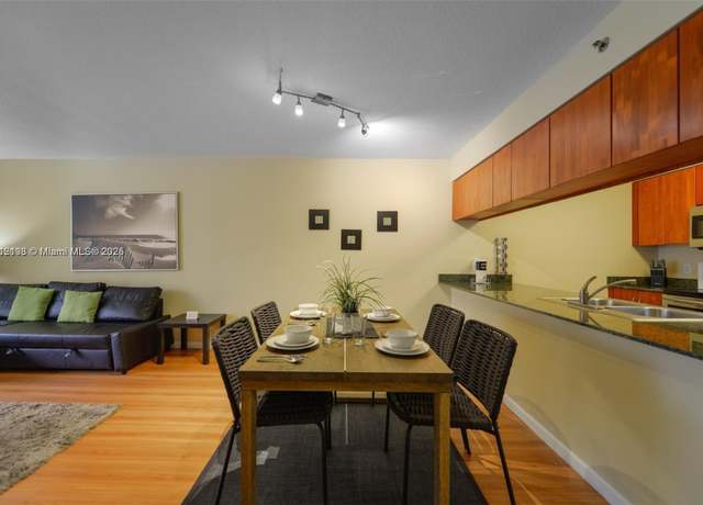 Property at 1200 Brickell Bay Dr #2120, Miami, FL 33131, 1 bed, 1 bath