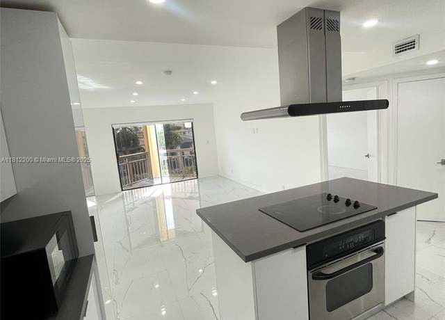Property at 8290 Lake Dr #427, Doral, FL 33166, 1 bed, 1 bath