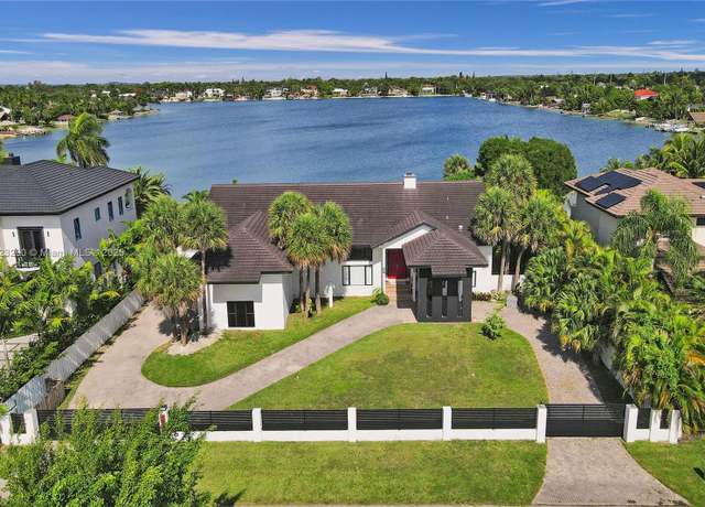 Property at 13724 SW 92nd Ct, Miami, FL 33176, 6 beds, 4 baths