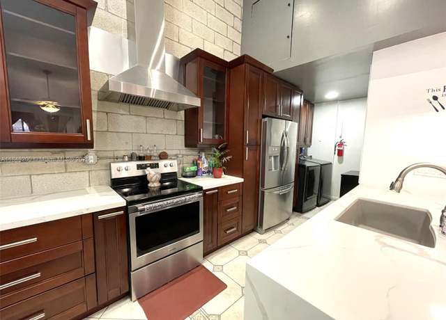 Property at 2754 N Nob Hill Rd, Sunrise, FL 33322, 2 beds, 2 baths