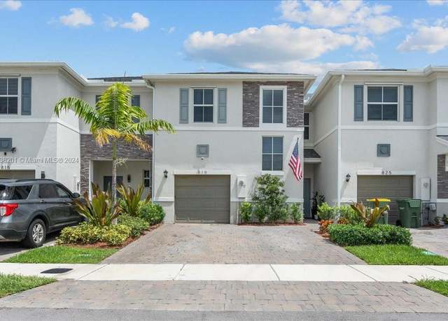 Property at 819 SE 19th St, Homestead, FL 33034, 3 beds, 2.5 baths