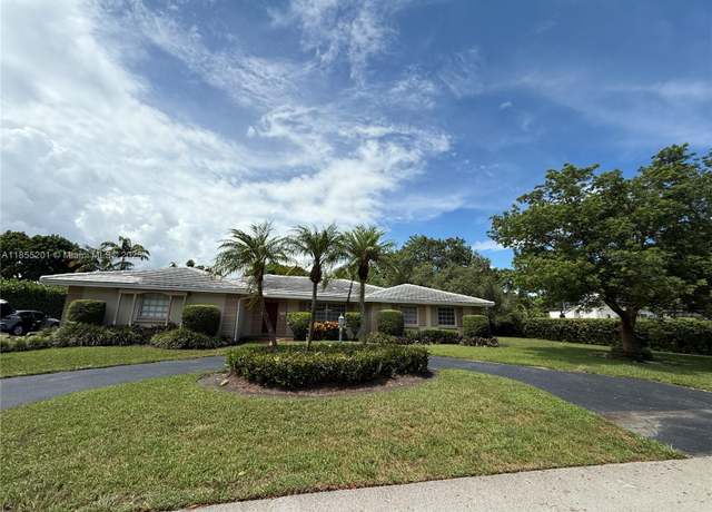 Property at 7355 SW 130th St, Pinecrest, FL 33156, 4 beds, 2.5 baths
