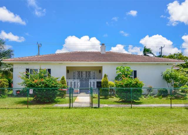 Property at 611 SW 8th St, Hallandale Beach, FL 33009, 3 beds, 2.5 baths