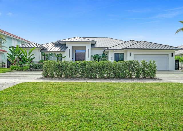 Property at 900 Washington St, Hollywood, FL 33019, 4 beds, 4 baths