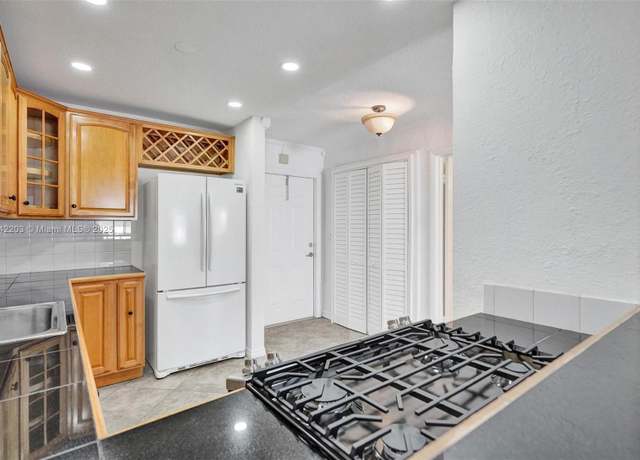 Property at 8650 SW 67th Ave #1022, Pinecrest, FL 33156, 3 beds, 2.5 baths