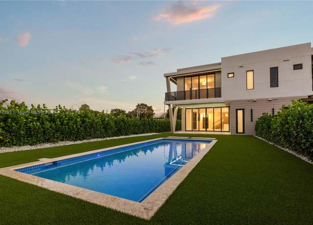 Property at 8811 SW 56 St, Miami, FL 33165, 4 beds, 5 baths