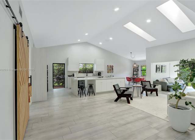 Property at 23273 Water Cir, Boca Raton, FL 33486, 3 beds, 2 baths