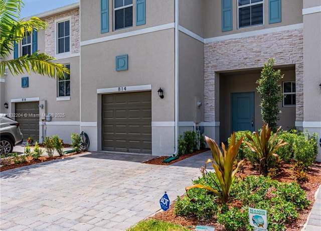 Property at 814 SE 19th St #814, Homestead, FL 33034, 3 beds, 2.5 baths