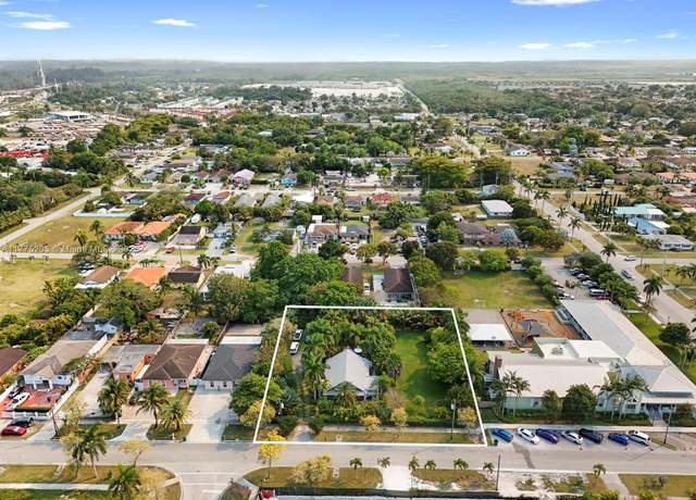 Property at 411 SW 1st St, Florida City, FL 33034, 5 beds, 3 baths