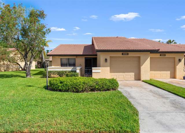 Property at 5458 Governors Dr, Fort Myers, FL 33907, 2 beds, 2 baths