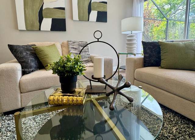 Property at 1589 Eastlake Way, Weston, FL 33326, 4 beds, 2.5 baths
