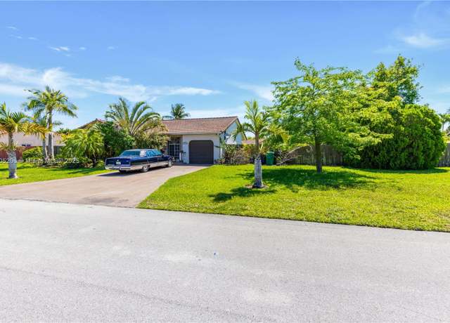 Property at 22041 SW 127th Ct, Miami, FL 33170, 4 beds, 2 baths